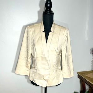 WHITE HOUSE BLACK MARKET BEIGE SHORT BLAZER